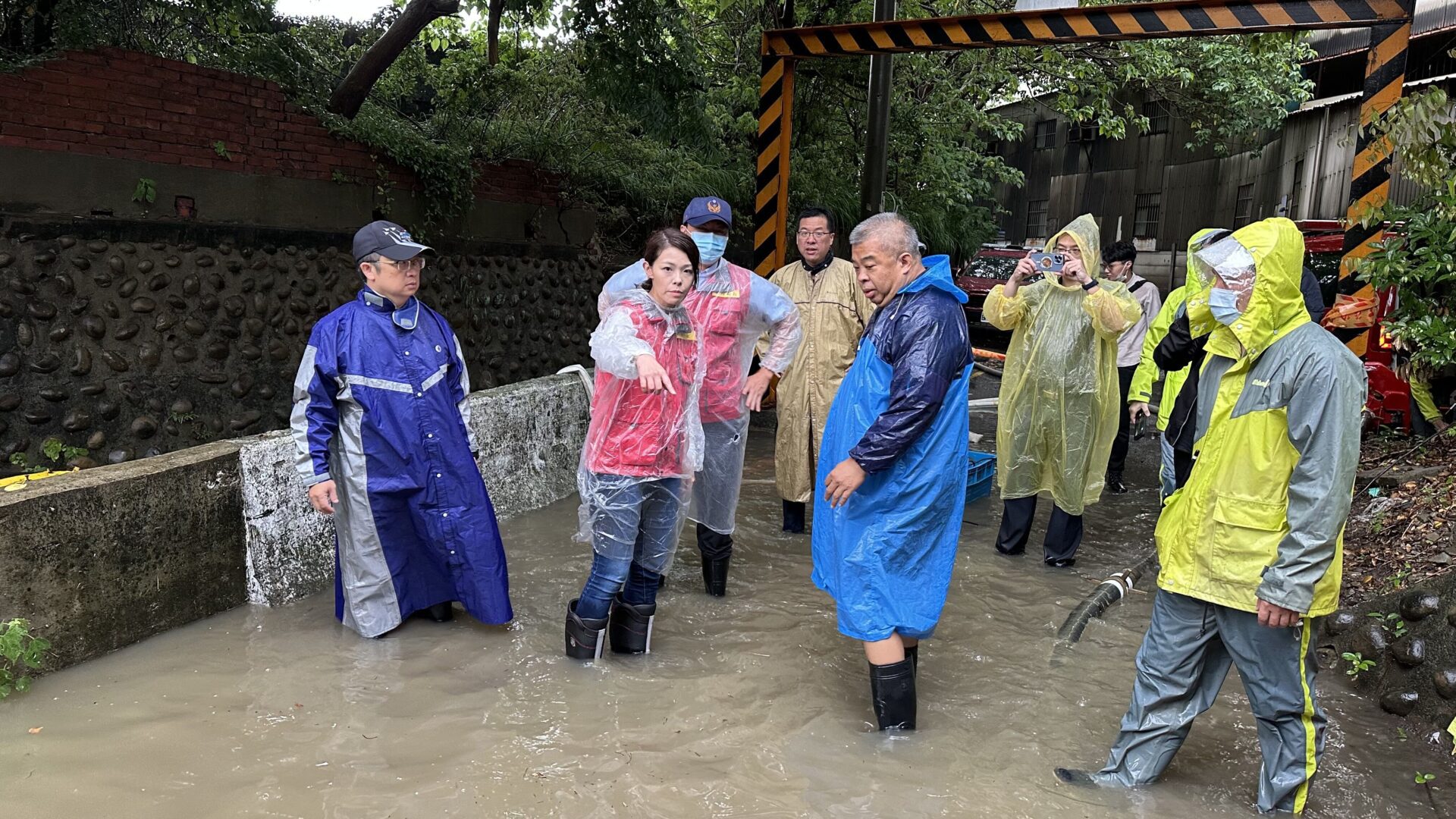 新竹市遭遇暴雨侵襲　香山高中緊急停課　高虹安率先應變勘災