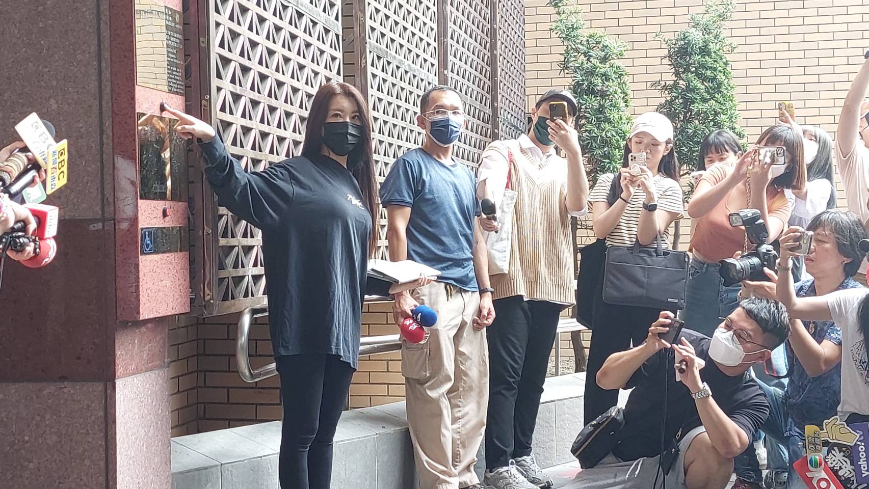 小紅老師正式提告NONO性騷、性侵 受害者暴增至25人! 受害人:「能不能送他去關」 小紅老師正式提告NONO性騷、性侵 受害者暴增至25人! 受害人:「能不能送他去關」