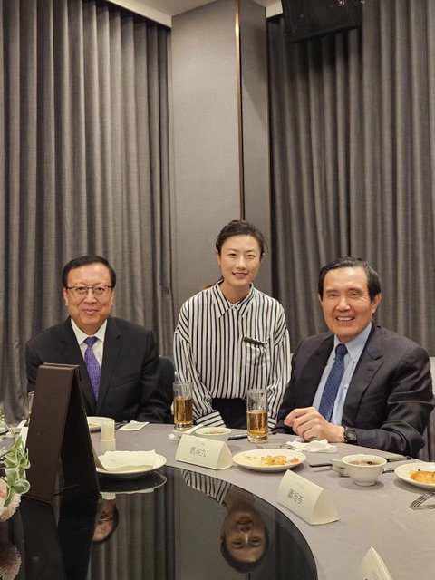 馬英九和陸生團長丁寧相見歡 馬英九和陸生團長丁寧相見歡