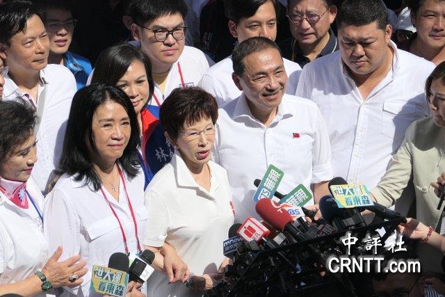 換侯？洪秀柱笑答不然換柱好了　侯友宜都笑了