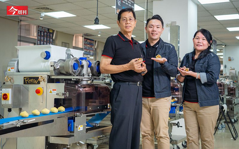 陳耀訓蛋黃酥、鼎泰豐都用它！一台機器抵10個人力，這台日本包餡機，如何攻下台灣9成市占？
