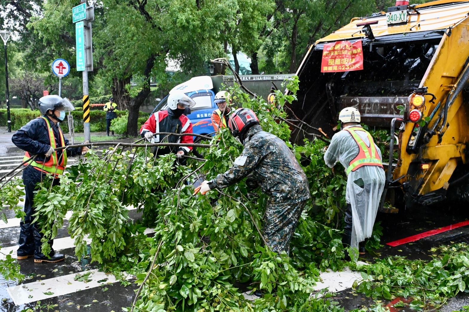 杜蘇芮颱風海陸警同步解除 全台災情近4千件1死68傷 杜蘇芮颱風海陸警同步解除 全台災情近4千件1死68傷