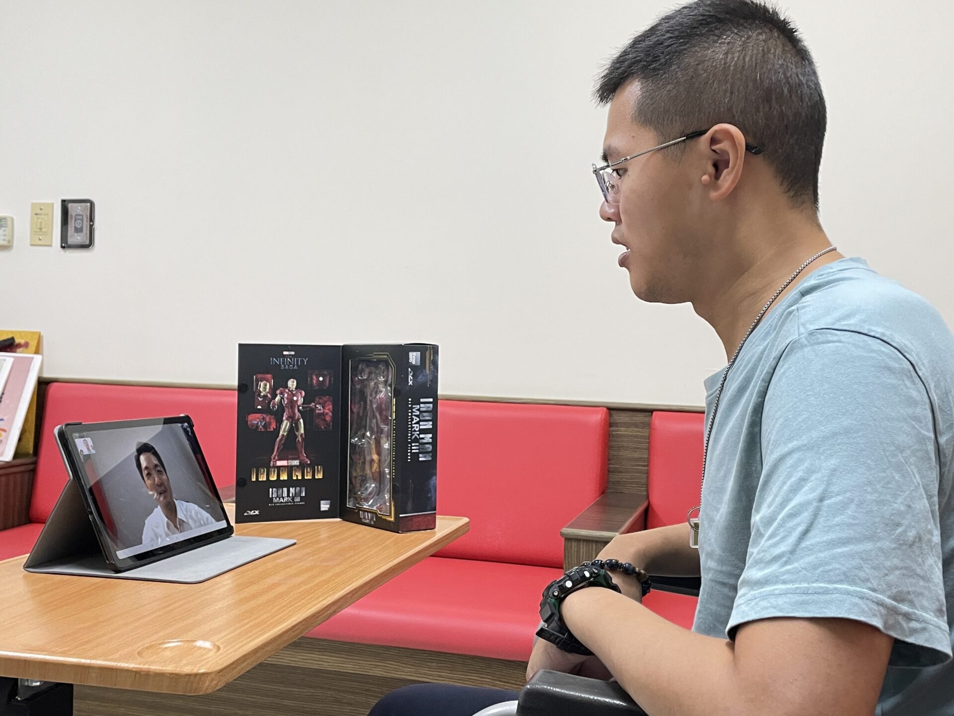 與「鋼鐵傘兵」秦良丰視訊　蔣萬安祝福持續朝夢想前進