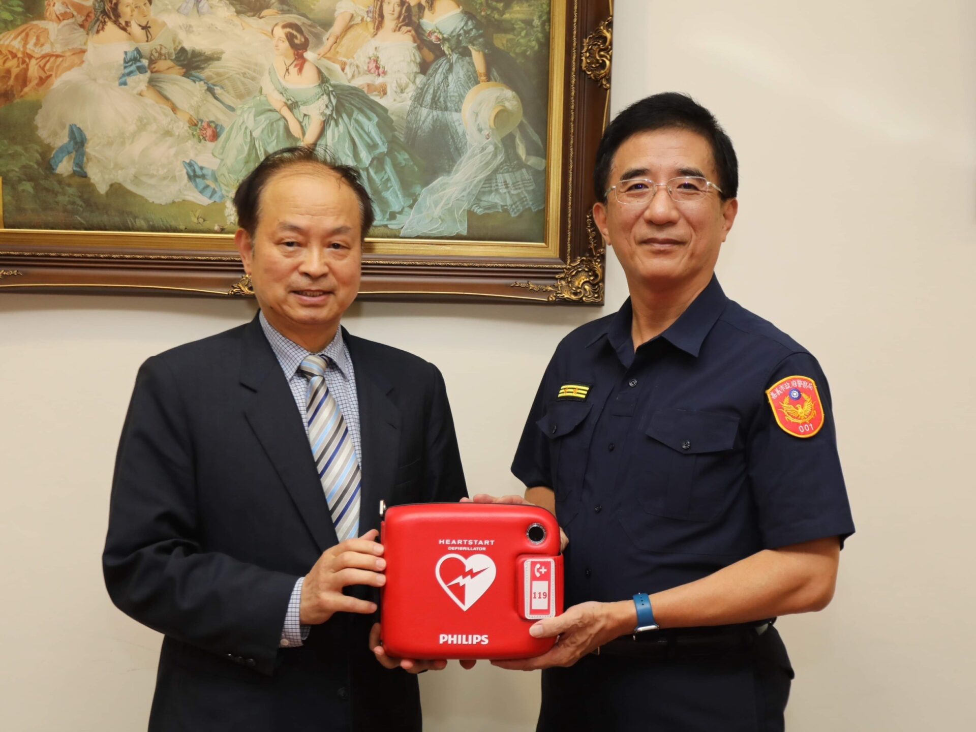 中保科技立遠生醫慷慨捐贈AED器材 助力嘉市警局守護民眾安全 中保科技立遠生醫慷慨捐贈AED器材 助力嘉市警局守護民眾安全