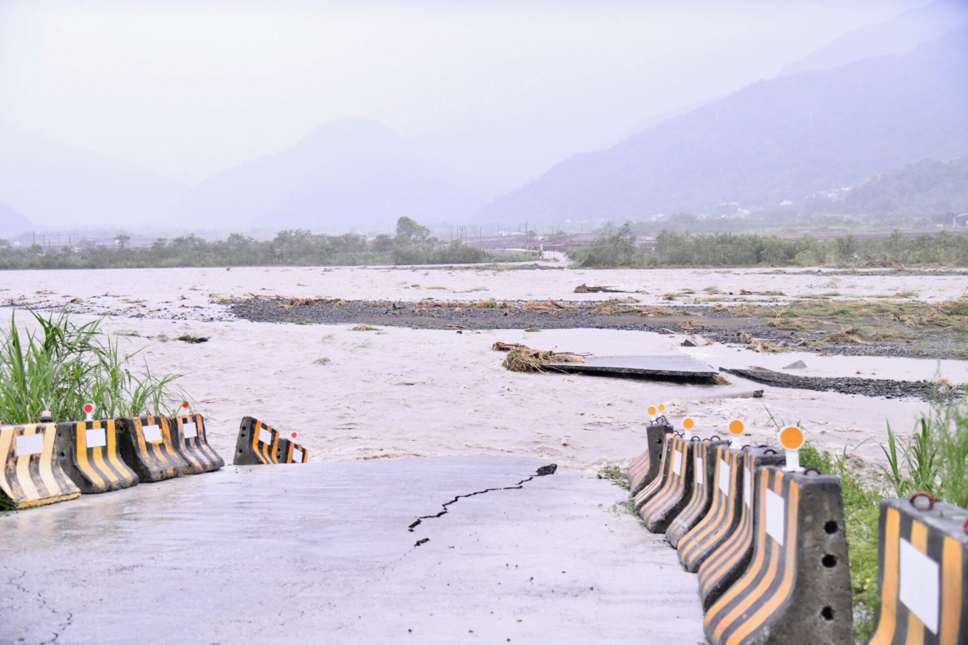 杜蘇芮颱風襲台釀1死7傷 台灣本島陸警解除 杜蘇芮颱風襲台釀1死7傷 台灣本島陸警解除