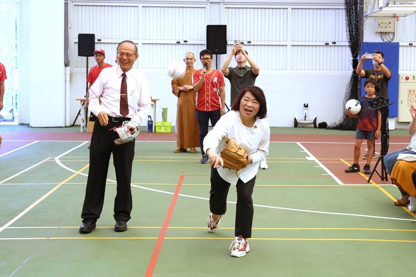 三好南華盃開幕傳遞三好精神　黃敏惠開球為選手加油