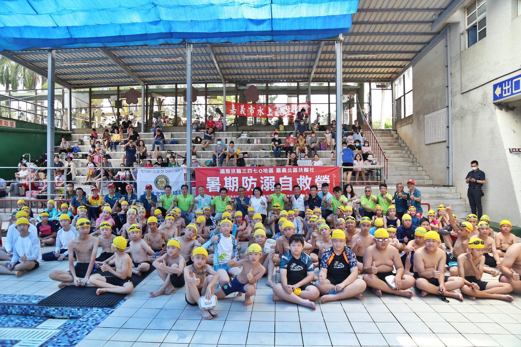 嘉義北區扶輪社舉辦暑期防溺自救營　百名孩童參與學習重要的防溺技巧