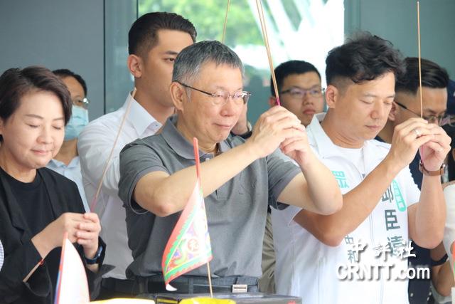 與郭台銘同台快閃 柯文哲:不要喧賓奪主變作秀 與郭台銘同台快閃 柯文哲:不要喧賓奪主變作秀