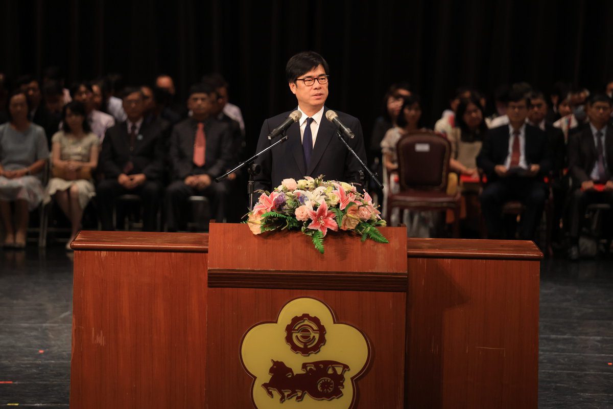 112學年新卸任校長布達暨交接典禮 陳其邁勉勵秉持初心為高雄教育打拚 112學年新卸任校長布達暨交接典禮 陳其邁勉勵秉持初心為高雄教育打拚