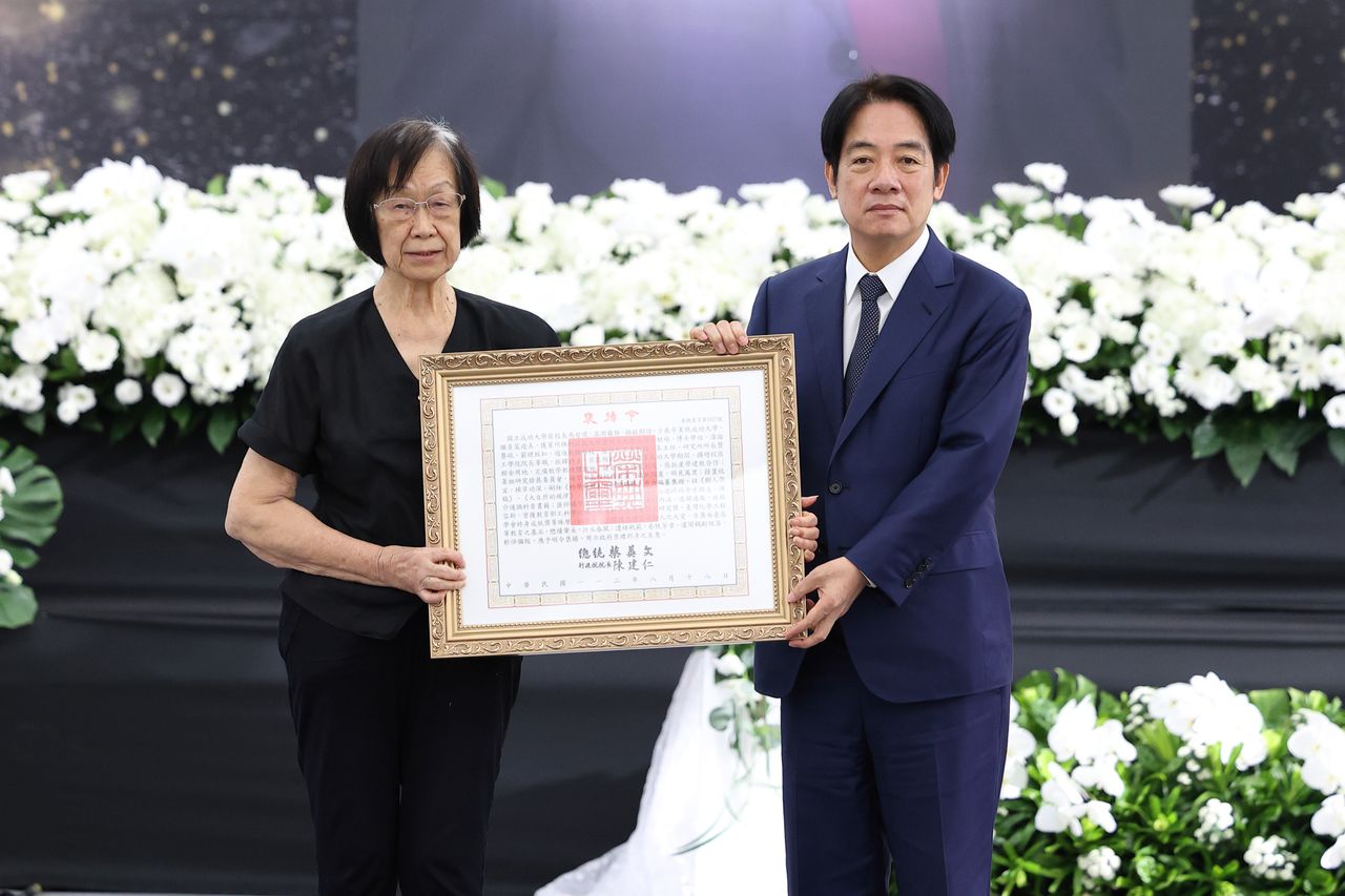 成大前校長馬哲儒教授一生奉獻教育 總統頒贈褒揚令 成大前校長馬哲儒教授一生奉獻教育 總統頒贈褒揚令