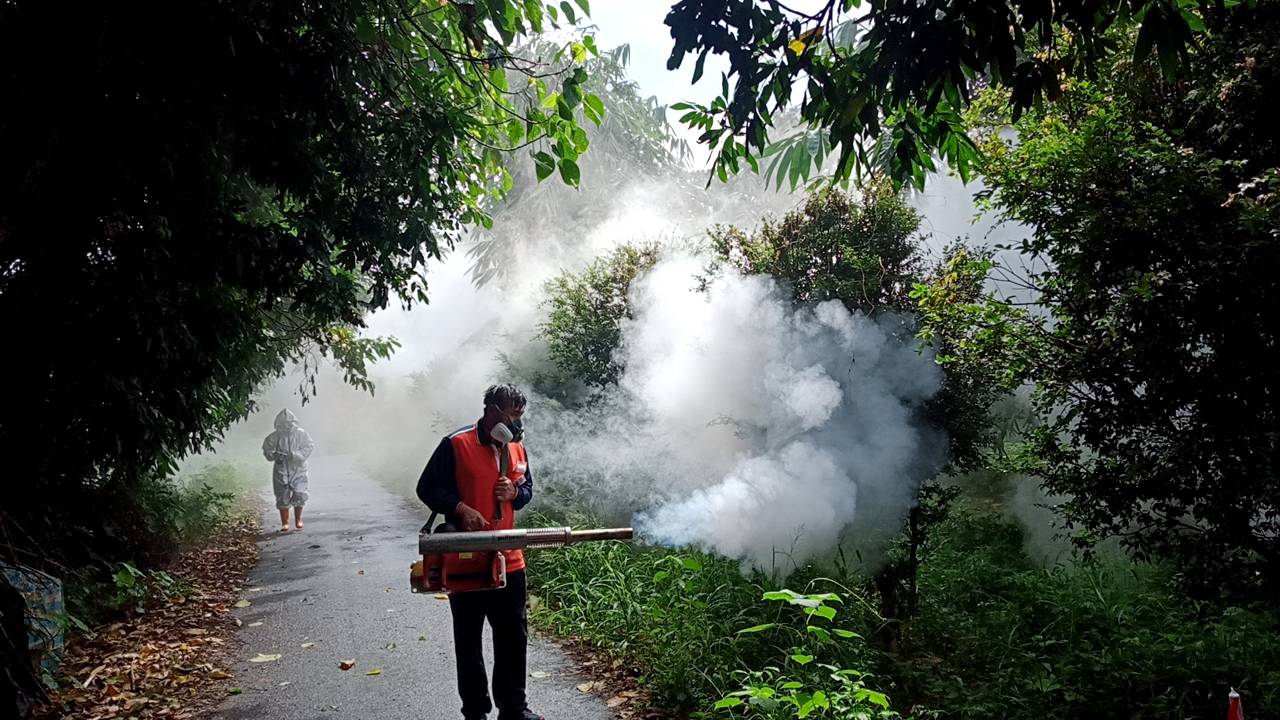 新北21名清潔隊員赴雲林支援登革熱防治工作 全副武裝噴消 新北21名清潔隊員赴雲林支援登革熱防治工作 全副武裝噴消