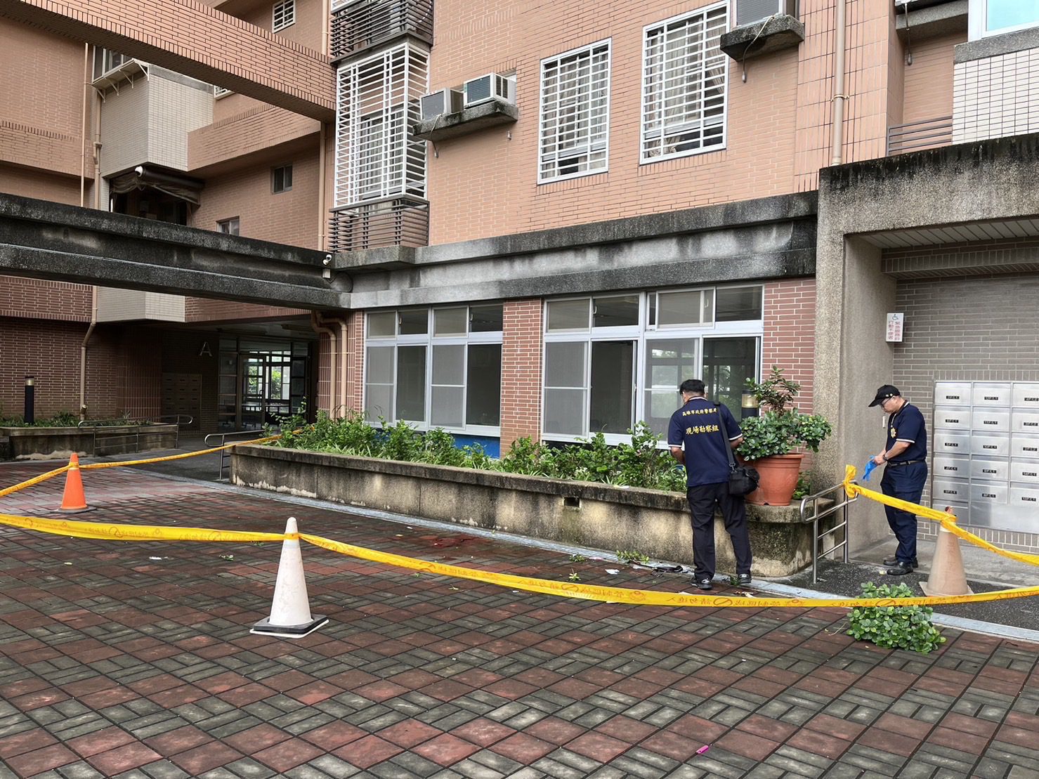 高雄通緝犯拒捕逃逸　疑從六樓墜落地面送醫不治