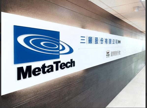 紛爭未明朗　三顧股價走低