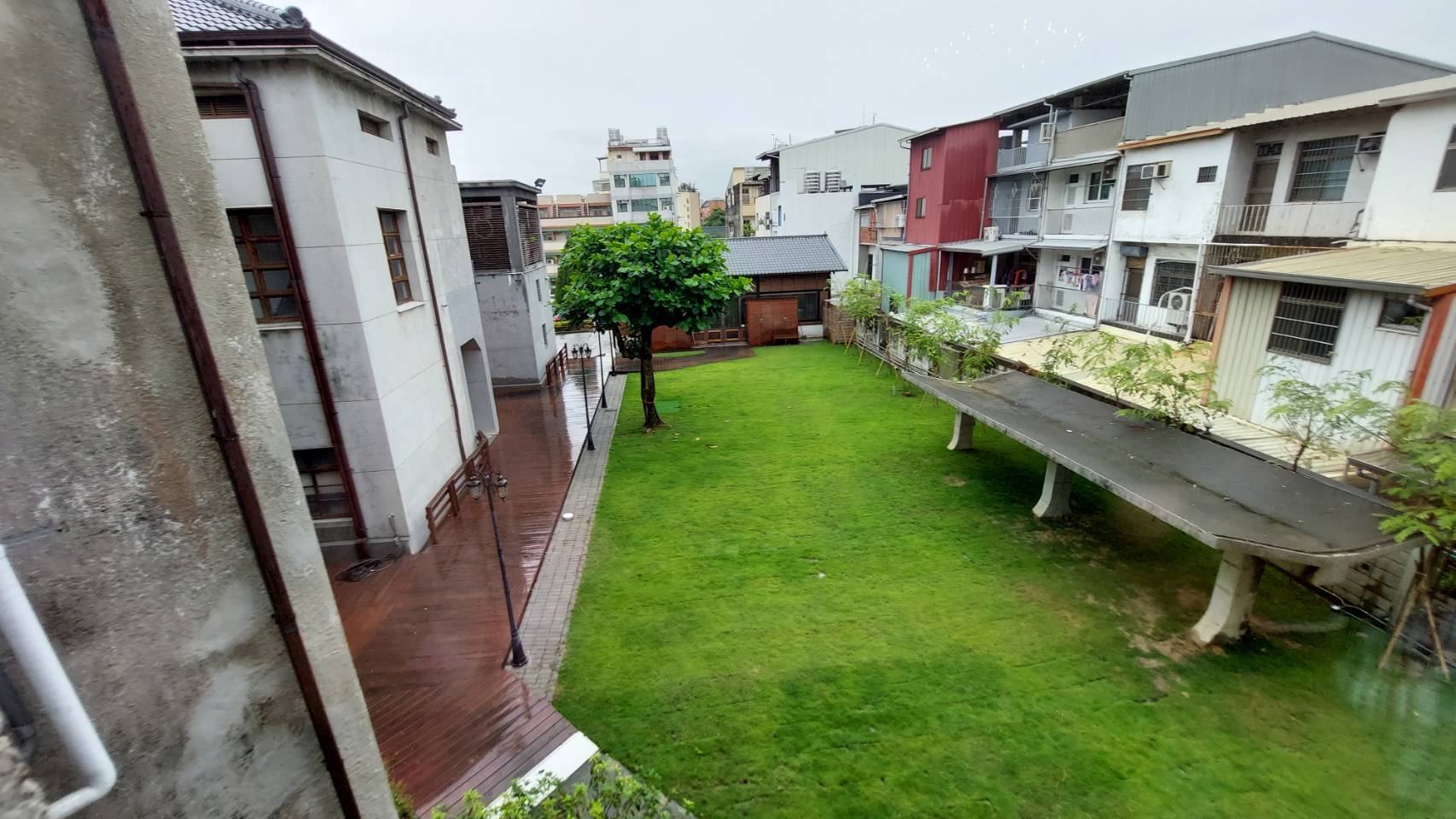 出張所的庭院是拍照的最佳場景。(圖/張欽攝)