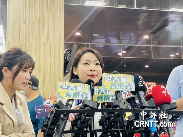 郭台銘挖角藍小雞掛看板?徐巧芯、張斯綱:沒收到 郭台銘挖角藍小雞掛看板?徐巧芯、張斯綱:沒收到