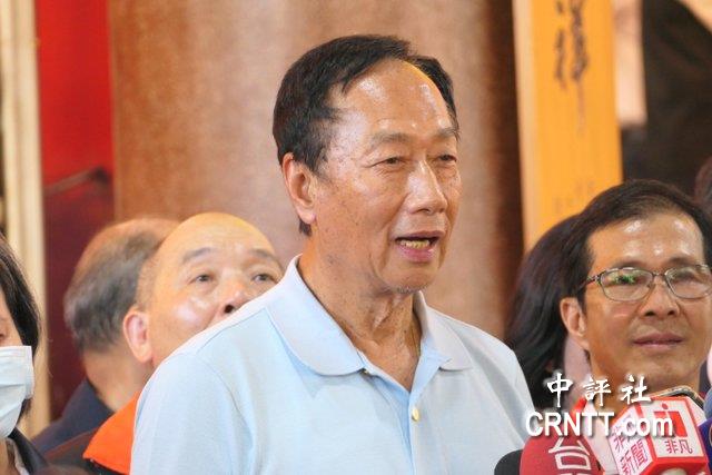 郭台銘拚連署中台灣人馬到位 目標百萬份 郭台銘拚連署中台灣人馬到位 目標百萬份