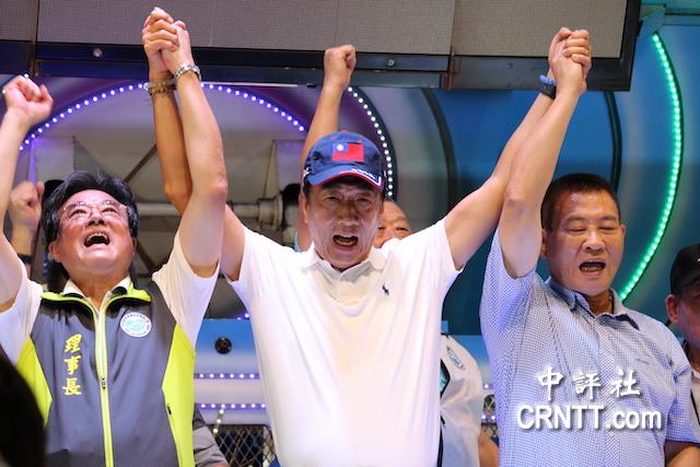 不在意柯給軟釘　郭台銘普渡餐會敬酒笑得燦爛