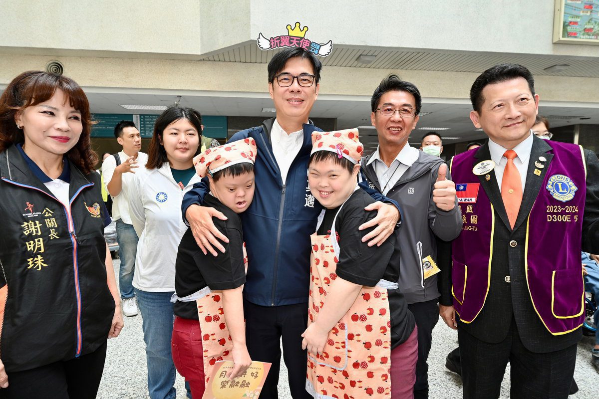 拋磚引玉認購身障團體秋節禮品 高雄市長陳其邁邀民眾響應踴躍採購 拋磚引玉認購身障團體秋節禮品 高雄市長陳其邁邀民眾響應踴躍採購