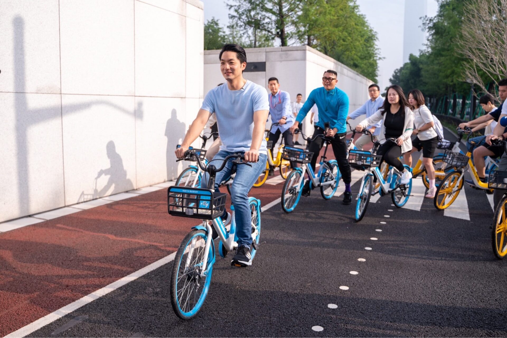 蔣萬安浦東濱江騎行道體驗　強調兩岸關係緊張更需要交流對話