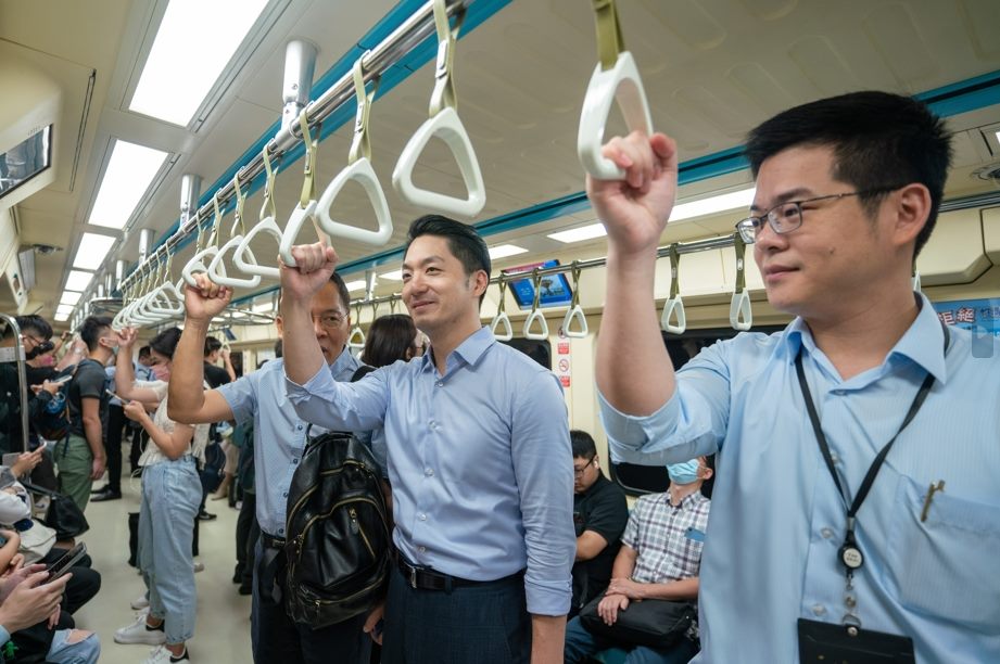 捕獲野生市長？原來蔣萬安搭捷運響應國際無車日