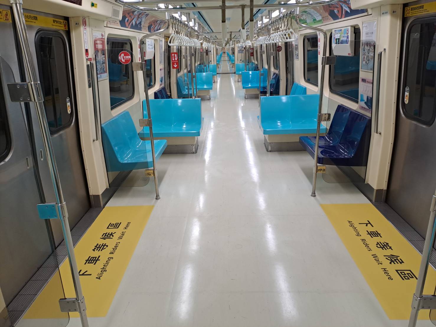 網友發現!北捷中和新蘆線車廂中央立柱不見了 進出動線更順暢 網友發現!北捷中和新蘆線車廂中央立柱不見了 進出動線更順暢