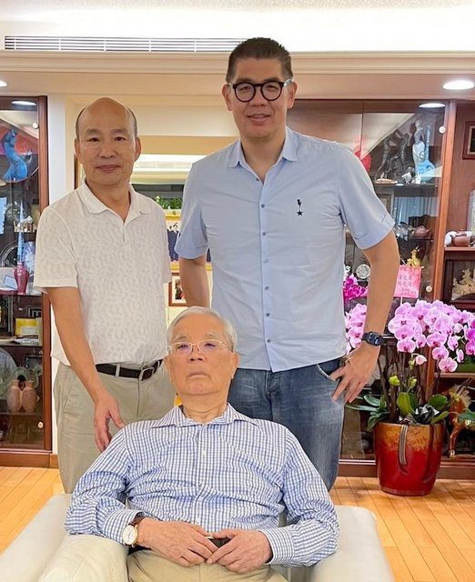 87歲連戰近況照曝光！韓國瑜北上探訪合影