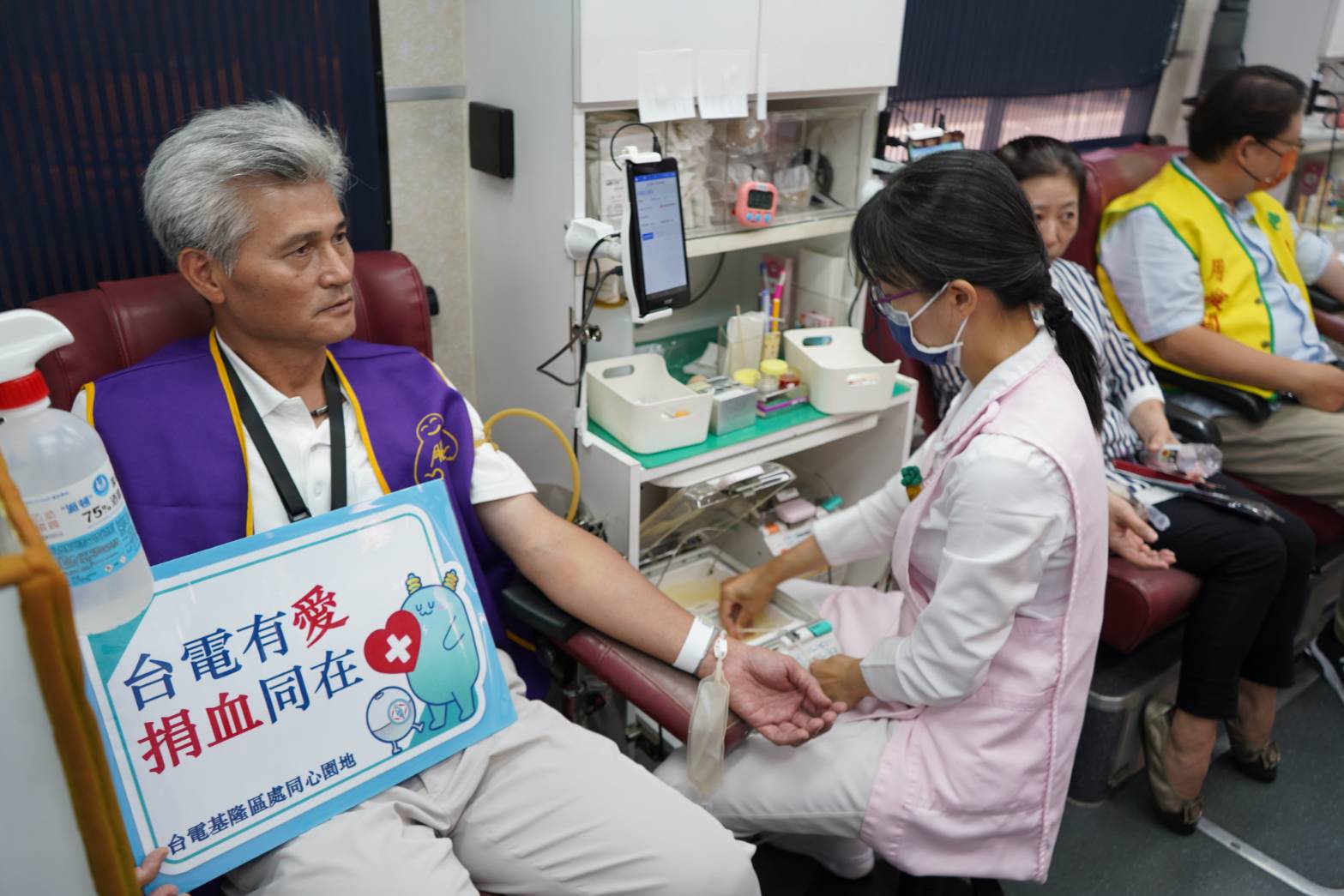 不落人後! 台電邀大家捐血    一起挽袖作公益 不落人後! 台電邀大家捐血    一起挽袖作公益
