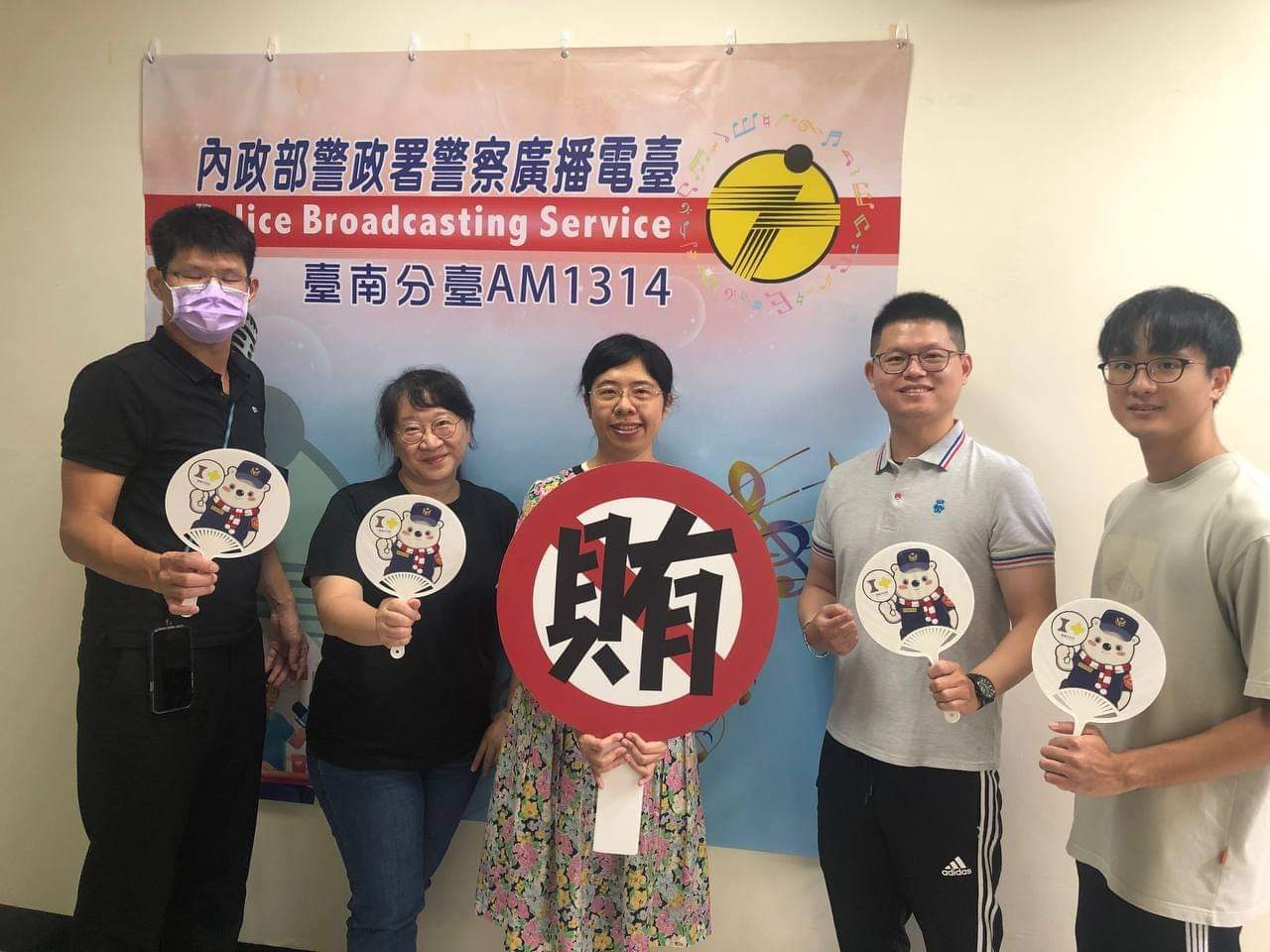 中秋佳節　嘉市警局與您「廉」手反貪「賄」氣退散