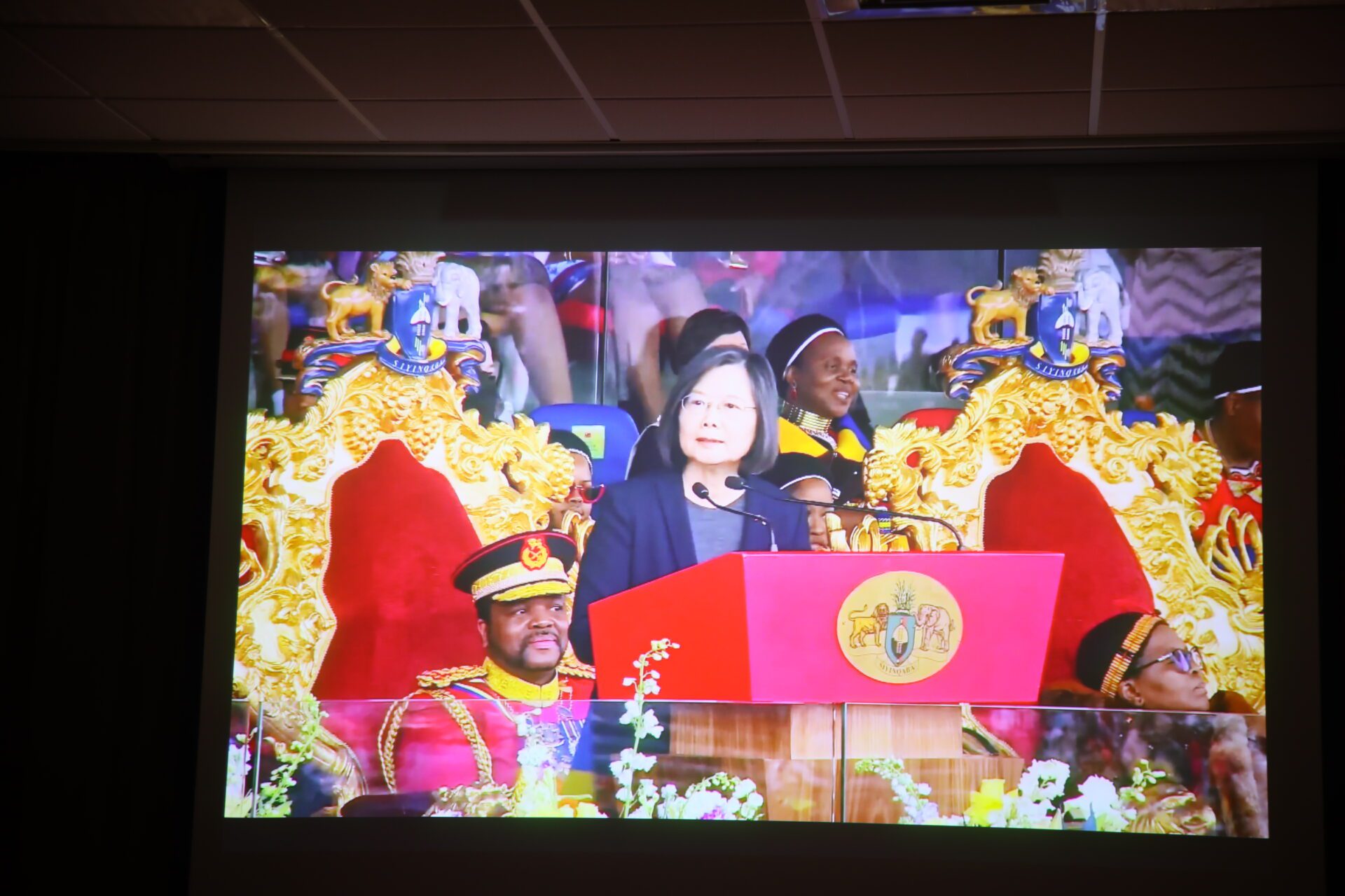 外交部發布國慶影音短片　13種語文版 ｢眾志成城，台灣向前｣