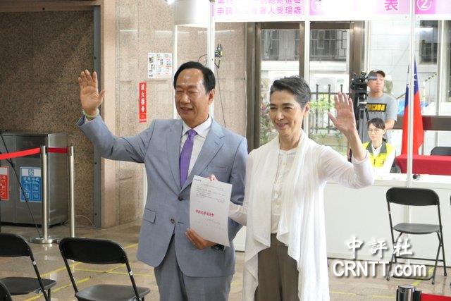 黃士修：藍白大選政黨推薦門票拿出來談　郭台銘就不送連署書