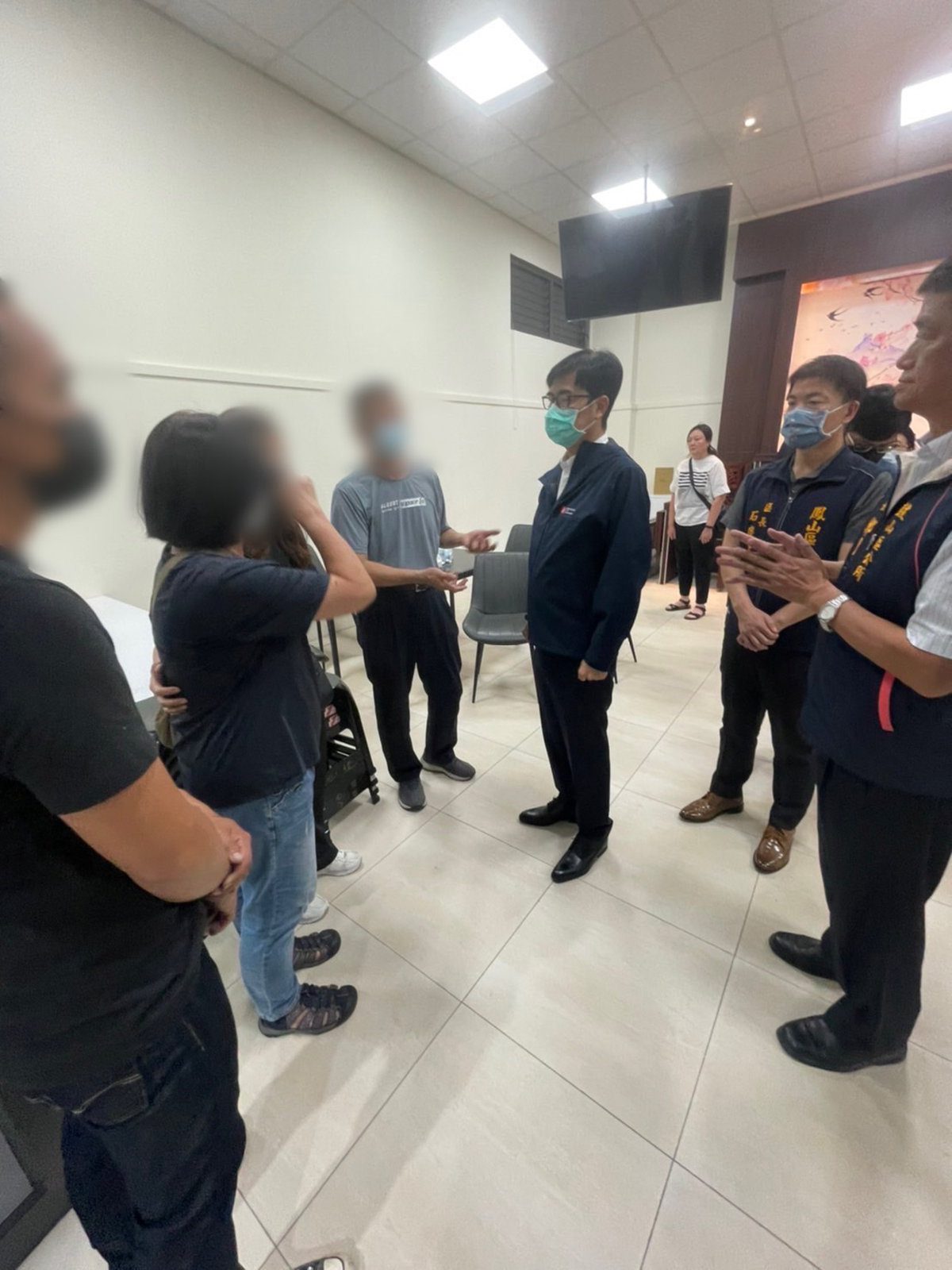 陳其邁探視屏東火警後送高雄傷患 指示全力救治照顧 陳其邁探視屏東火警後送高雄傷患 指示全力救治照顧