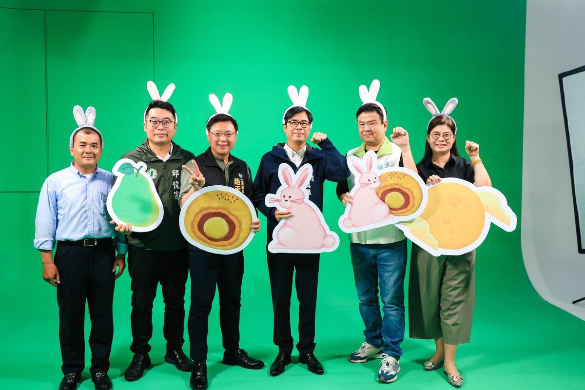 開箱駁二共創2號基地 陳其邁化身超萌月兔賀中秋 開箱駁二共創2號基地 陳其邁化身超萌月兔賀中秋