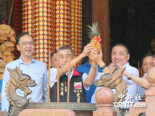 柯文哲曾說找韓國瑜當副手？朱立倫：他是談到兩女性