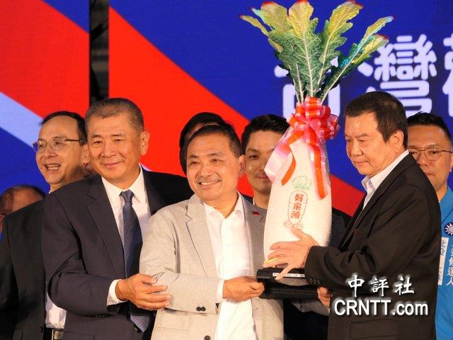 觀光業者太嗨 侯友宜笑說手都快被握斷 觀光業者太嗨 侯友宜笑說手都快被握斷