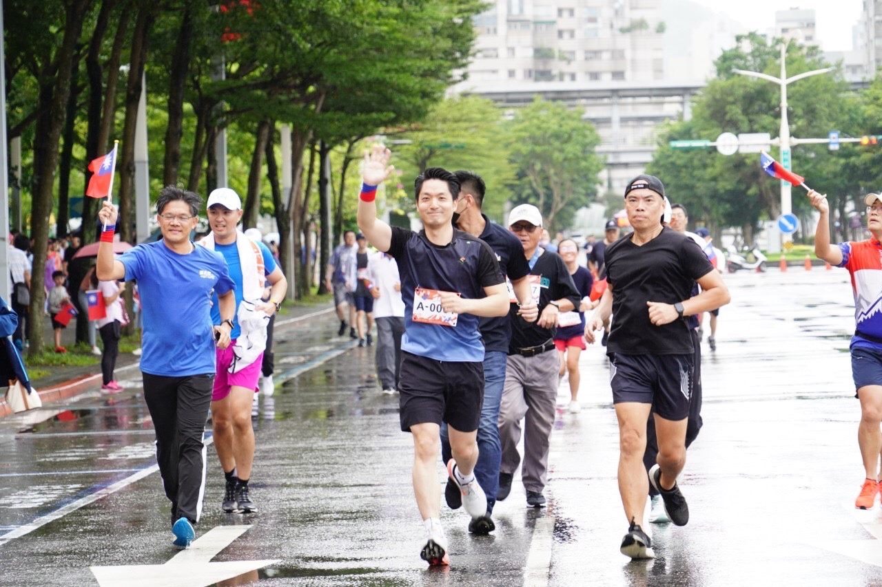 「國慶早安、城市起跑」 　蔣萬安帶三寶與市民一同歡慶國慶