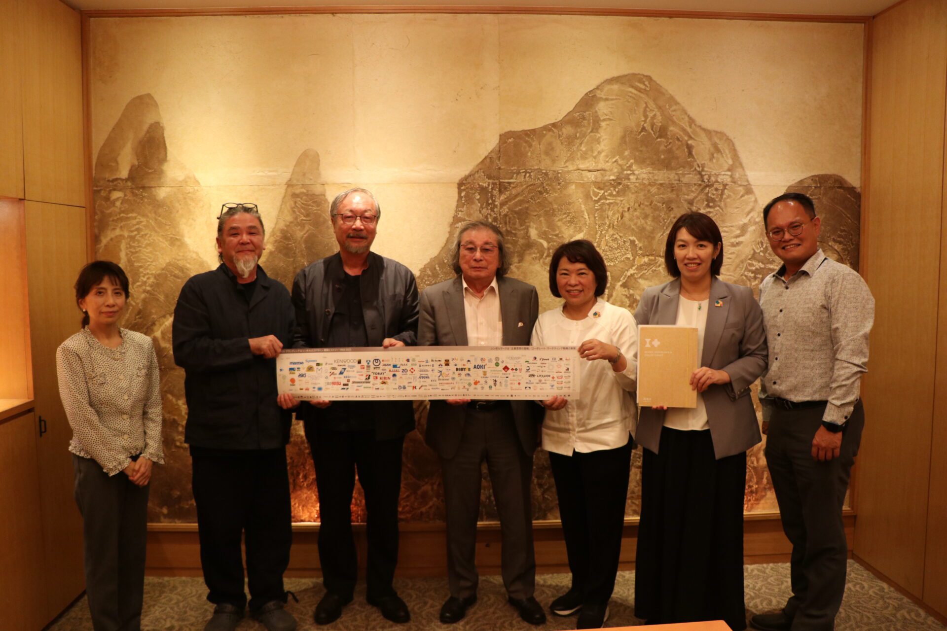 黃敏惠市長前進東京　以城市品牌與日本二大CI設計大師交流