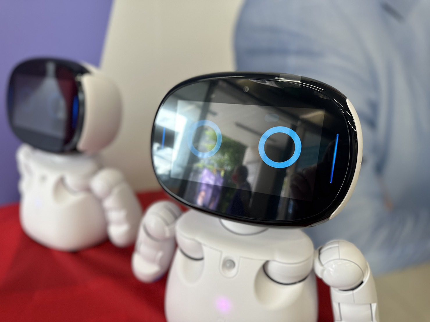 kebbi air s智能機器人進駐「郭賴配」連署站！秀歌喉、跳群舞炒熱氣氛