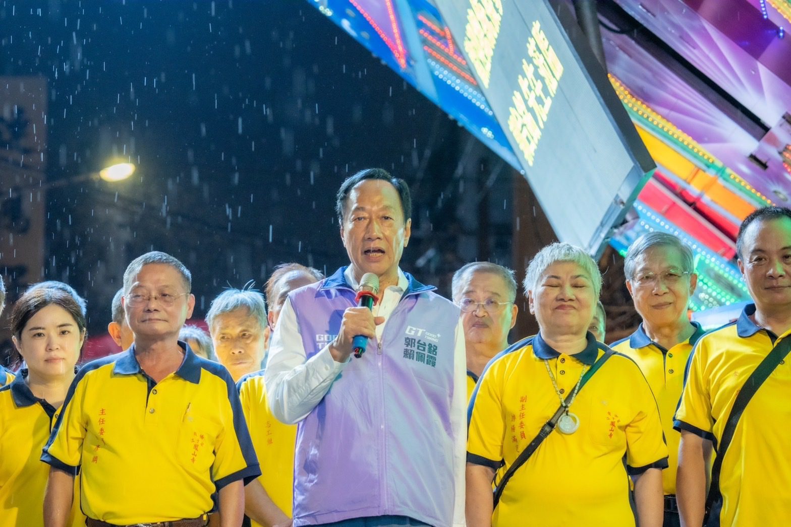 連署兩週 郭台銘宣布:10/4順利過門檻 繼續努力奮戰 連署兩週 郭台銘宣布:10/4順利過門檻 繼續努力奮戰