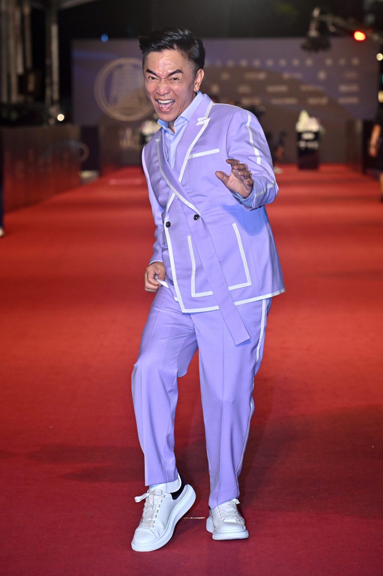 58屆金鐘獎「節目類」星光大道 男星 不同造型 各顯神通