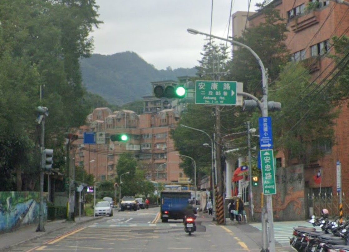 維護晨運民眾交通安全 公園、學校、運動場周邊路口號誌調整紅黃綠三色運作