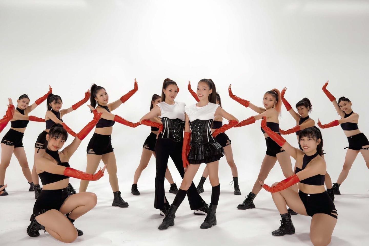 郭台銘辦舞蹈賽「永齡銘馨盃」　決賽日是曾馨瑩生日