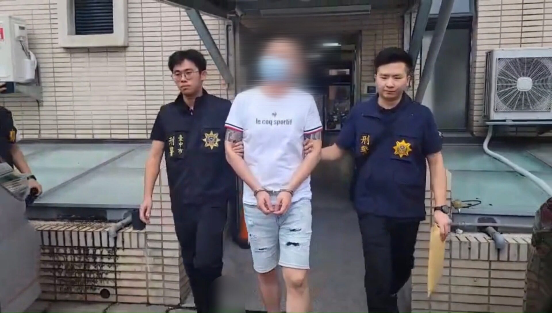 竹聯幫仁堂弘仁會小組長孫姓男子遭到警方逮捕移送。(圖／刑事警察局提供)