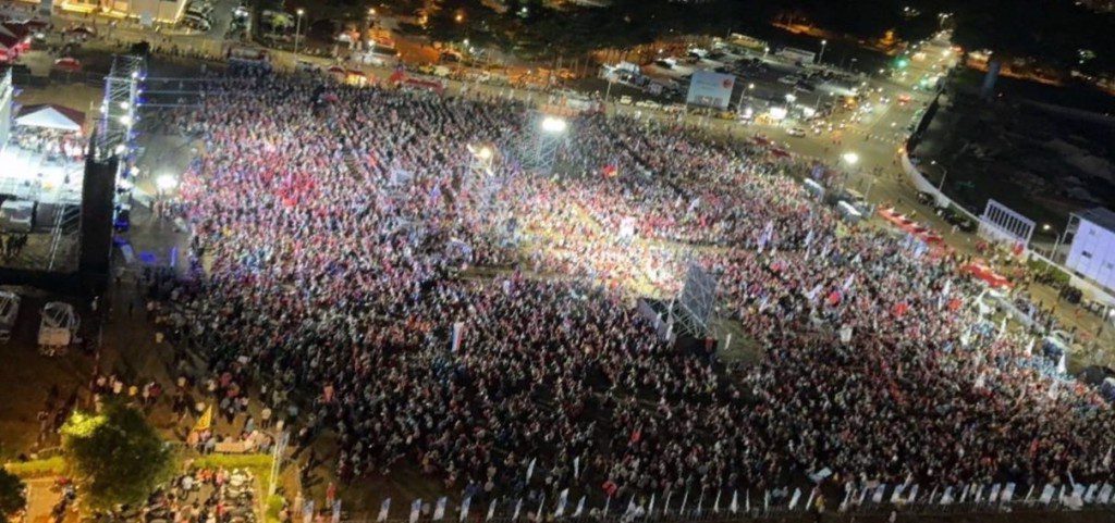 挺侯鳳山大造勢湧4萬人潮！空拍圖震撼　群眾吶喊:下架民進黨!