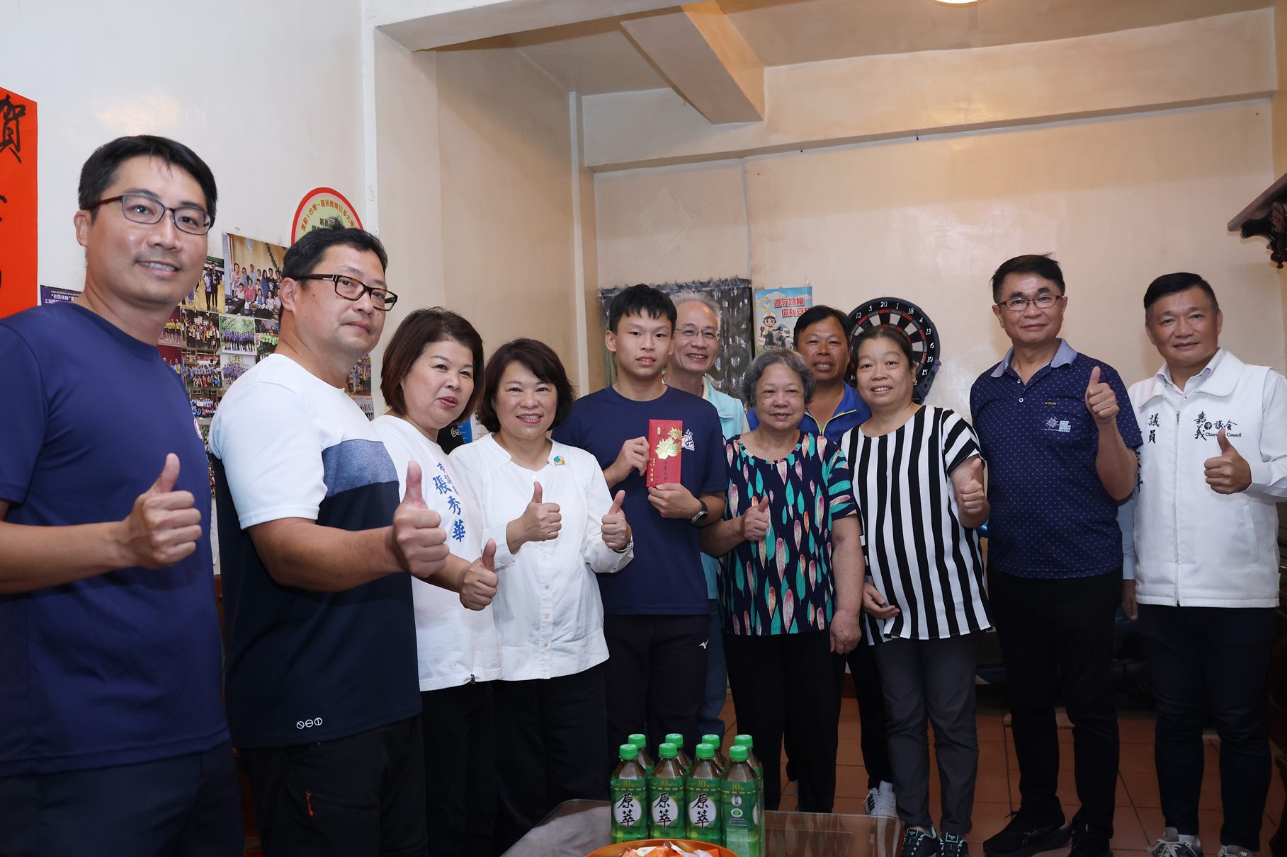 黃敏惠慰勉亞運勇奪滑輪溜冰金、銅牌選手王宥鈞及黃品睿