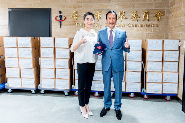 郭台銘送連署書沒說明數量　稱繼續奮勇向前