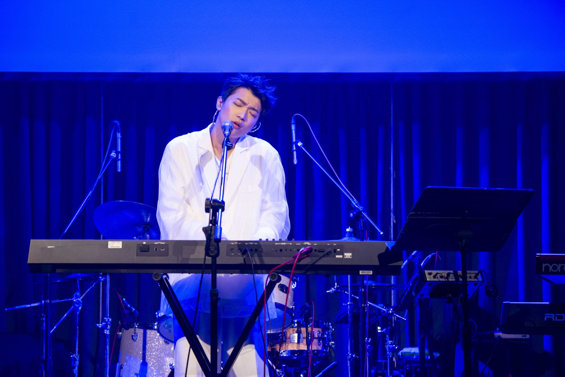 創作新人許蒙未發片先開唱