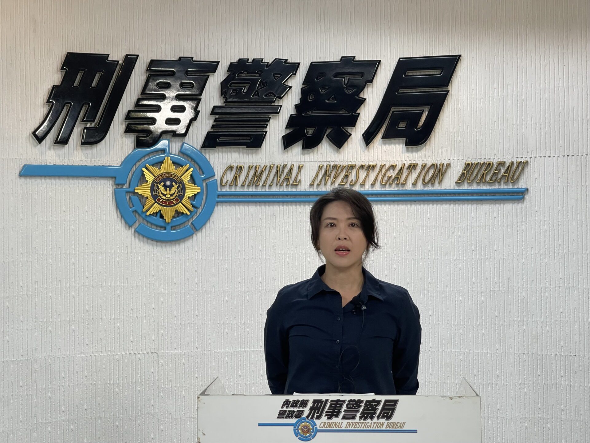 刑事警察局偵查第九大隊第二隊隊長張伊君說明警方專案小組偵辦黃牛案相關過程。(圖／刑事警察局提供)