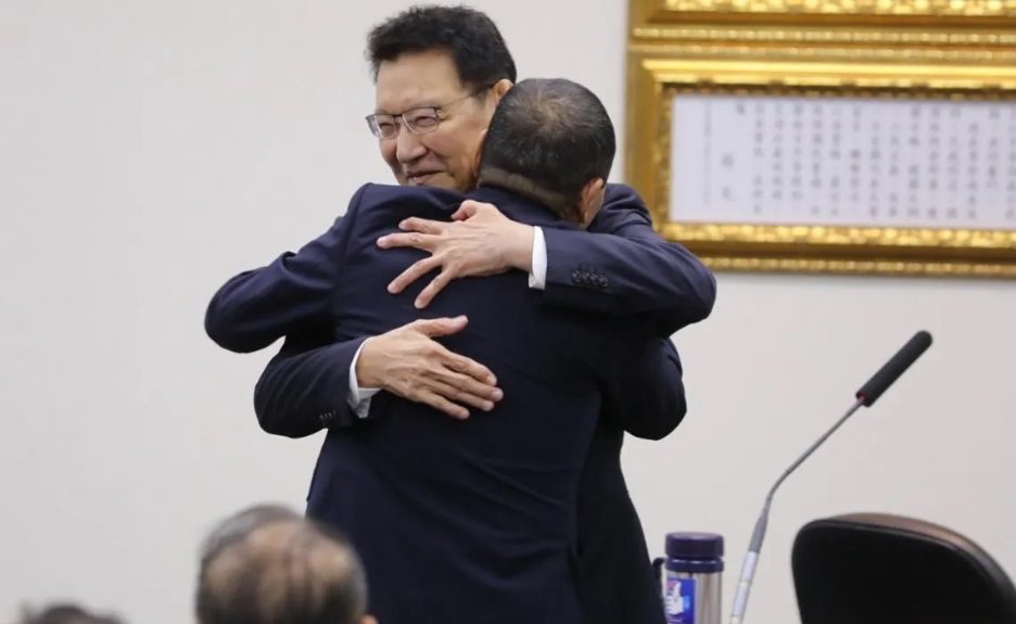 搶攻年輕選票!趙少康前進校園 「葷素不忌」要學生隨便問 搶攻年輕選票!趙少康前進校園 「葷素不忌」要學生隨便問