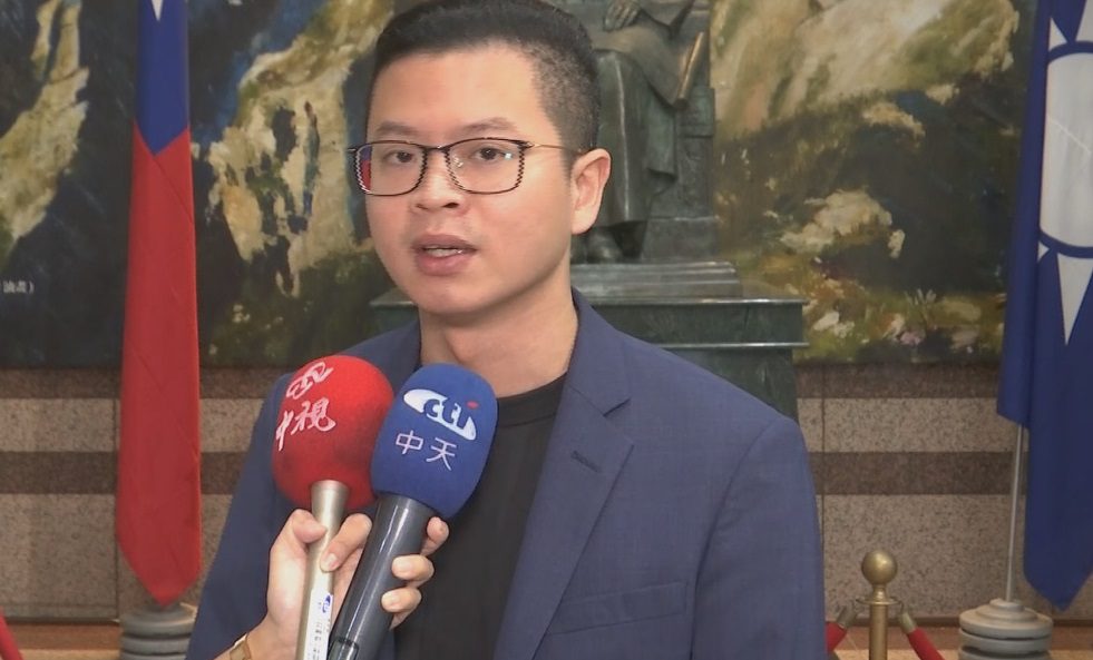 開第1槍!國民黨新北市黨部下令:禁止小雞請柯文哲站台 沒有任何模糊空間 開第1槍!國民黨新北市黨部下令:禁止小雞請柯文哲站台 沒有任何模糊空間