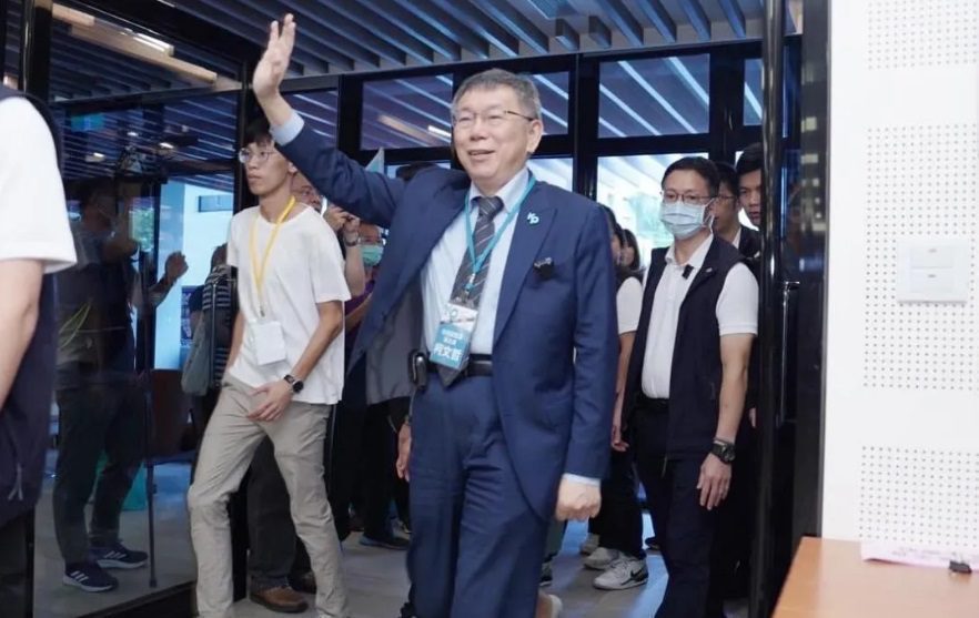 藍營戰神一刀斷奶！　前幕僚：柯文哲至今還陷入斷奶症候群中